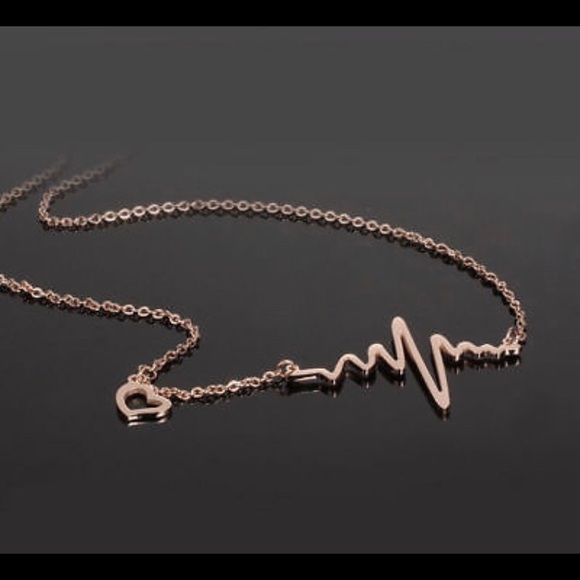 Women’s Gold Simple Heartbeat Pendant Necklace NEW - Picture 3 of 3